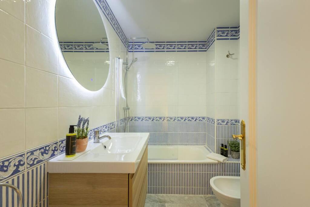 Triana Deluxe By Valcambre Apartment Seville Exterior photo
